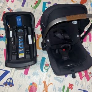 Nuna Pipa Lite Infant Car Seat and Base in Caviar